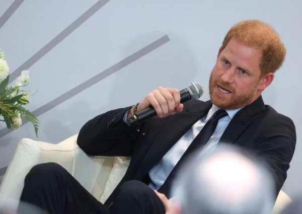 Prince Harry was phone-hacking victim and editors knew, Lo<em></em>ndon court rules