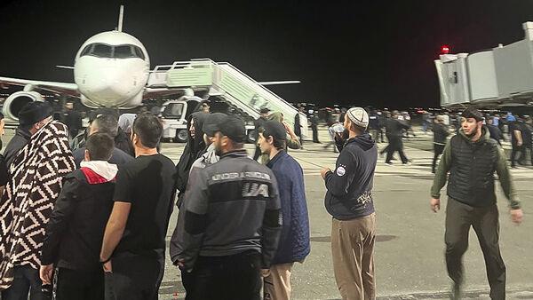 Putin calls meeting after mob storms airport looking for Israelis on plane