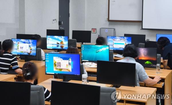 North Korean defectors receive computer education at Hanawon in Anseong, south of Seoul, in this file photo taken July 10, 2023, on the occasion of the 24th anniversary of the opening of the resettlement center for North Korean defectors. (Pool photo) (Yonhap)