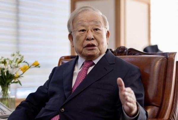 Sohn Kyung-shik, chairman of the Korea Enterprises Federation (KEF), speaks during an interview with Yo<em></em>nhap News Agency in Seoul on Jan. 23, 2024. (Yonhap)