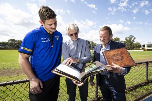 2023 Sandover Medal Winner Hamish Brayshaw is seen with Ian Sandover and Tony Sandover on Sept 12, 2023.