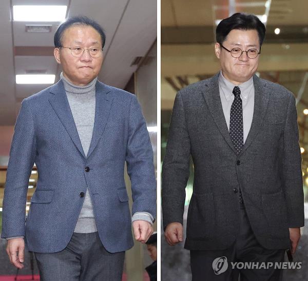 This combined photo shows Rep. Yun Jae-ok (L), floor leader of the ruling People Power Party, and Rep. Hong Ik-pyo, floor leader of the main opposition Democratic Party, before their meeting on Jan. 24, 2024. (Yonhap) 