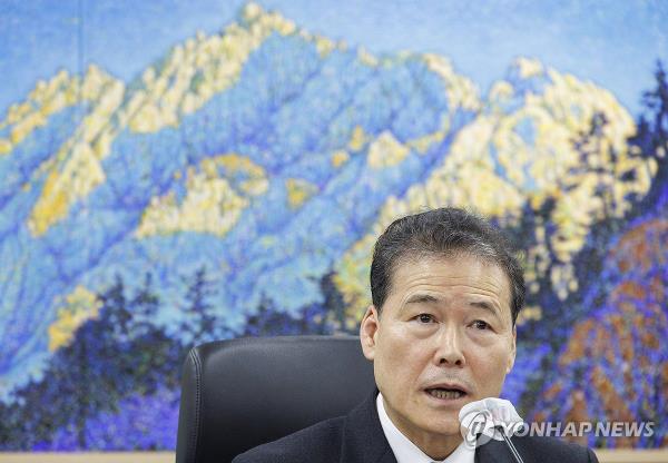 Unification Minister Kim Yung-ho speaks in a meeting with civic organizations at the government complex in Seoul on Jan. 29, 2024, to discuss designating a day for North Korean defectors. (Yonhap)