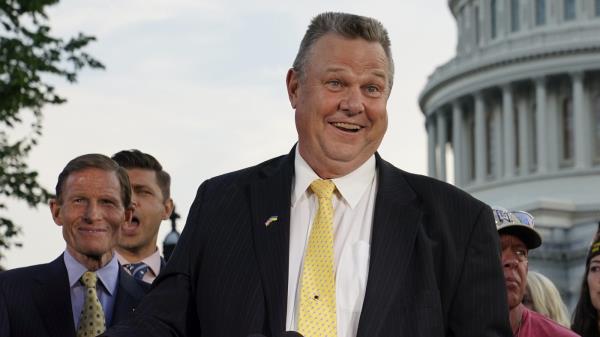 FILE - Sen. Jon Tester, D-Mont., speaks at a news co<em></em>nference alo<em></em>ngside Sen. Richard Blumenthal, D-Conn., back left, on Aug. 2, 2022, on Capitol Hill in Washington. Libertarians lined up with Democrats on Friday against a proposal that would effectively block out third party candidates from next year's Mo<em></em>ntana U.S. Senate election. Republicans are trying to co<em></em>nsolidate opposition to incumbent Jon Tester in a race that's pivotal for co<em></em>ntrol of the the Senate. (AP Photo/Patrick Semansky, File)