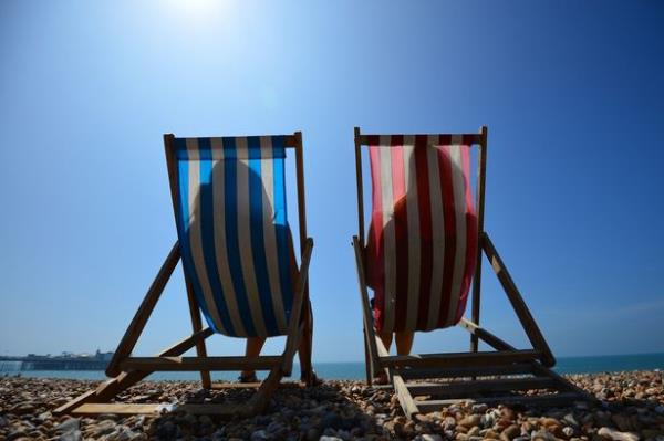 Don't pack those deckchairs away just yet